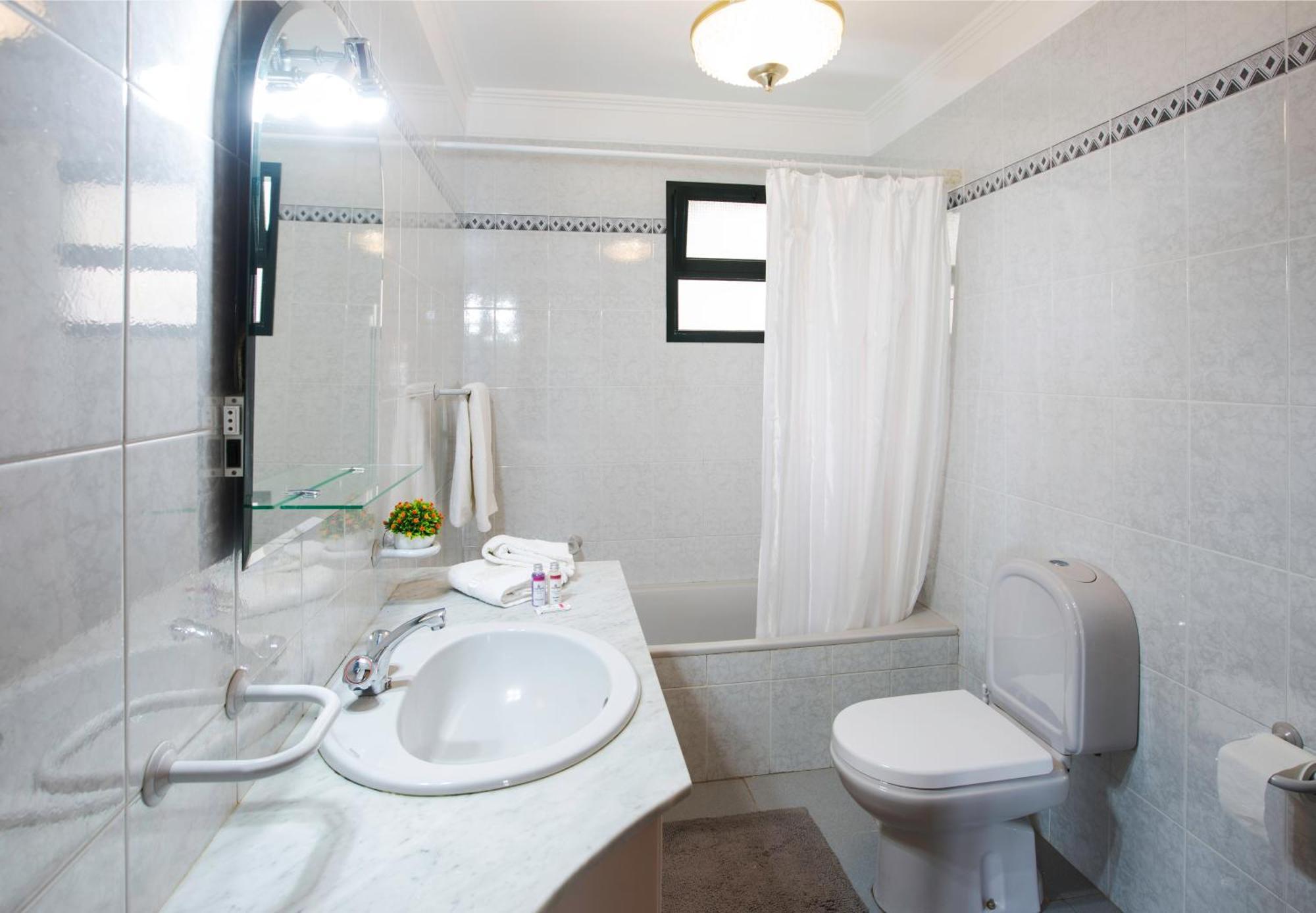 Charming Apartments In Funchal - Sao Goncalo * Funchal (Madeira)